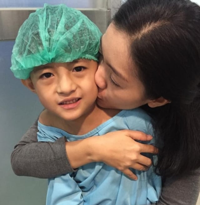 Hatta, anak yang menderita gangguan ginjal menerima bantuan biaya untuk penyembuhan melalui kitabisa.com (Foto: Dok. kitabisa.com)