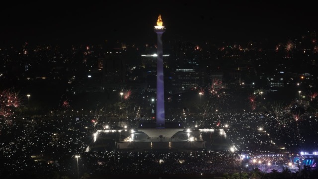 Perayaan Tahun Baru 2019 di Monas (Foto: Jamal Ramadhan/kumparan)