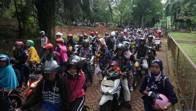 Sejumlah pengunjung memadati Kebun Binatang Ragunan, Jakarta, Selasa, (1/1/19). (Foto: Irfan Adi Saputra/kumparan)