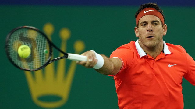 Del Potro beraksi di Shanghai Masters 2018. (Foto: AFP/Johannes Eisele)