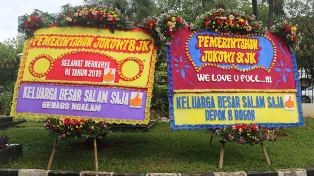 Karangan bunga untuk pemerintahan Jokowi-Jusuf Kalla di halaman Kompleks Istana Kepresidenan. (Foto: Dok. Istimewa)