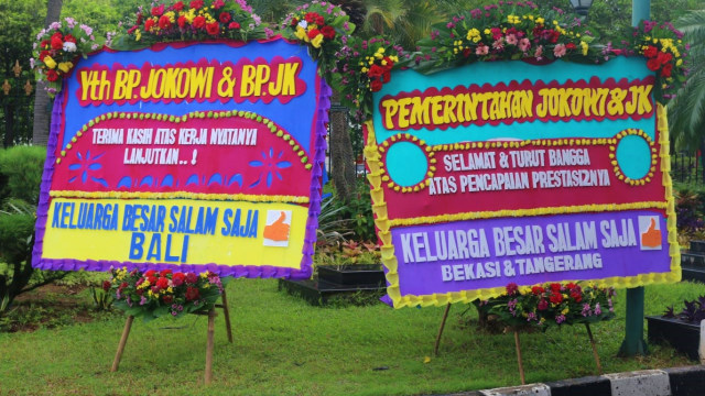 Karangan bunga untuk pemerintahan Jokowi-Jusuf Kalla di halaman Kompleks Istana Kepresidenan. (Foto: Dok. Istimewa)