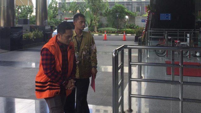 Kaka Ipar Bupati Cianjur, Tubagus Chepy Septhiadi, saat diperiksa KPK. (Foto: Lutfan Darmawan/kumparan)