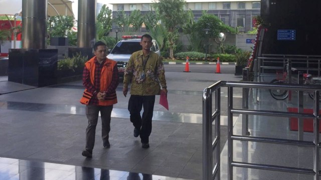 Kaka Ipar Bupati Cianjur, Tubagus Chepy Septhiadi, saat diperiksa KPK. (Foto: Lutfan Darmawan/kumparan)