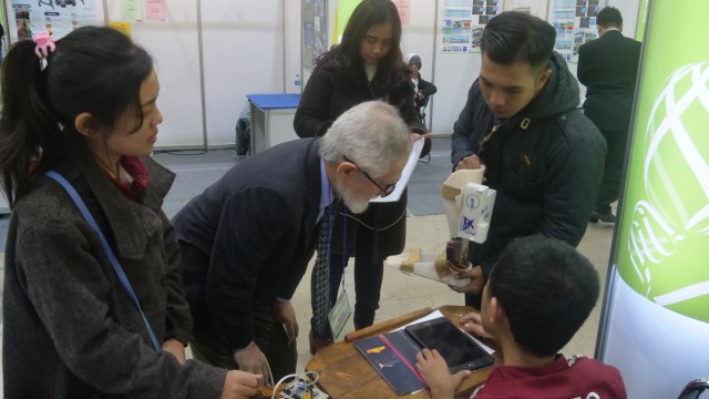Sepatu Aveo buatan mahasiswa UGM. (Foto: Istimewa)