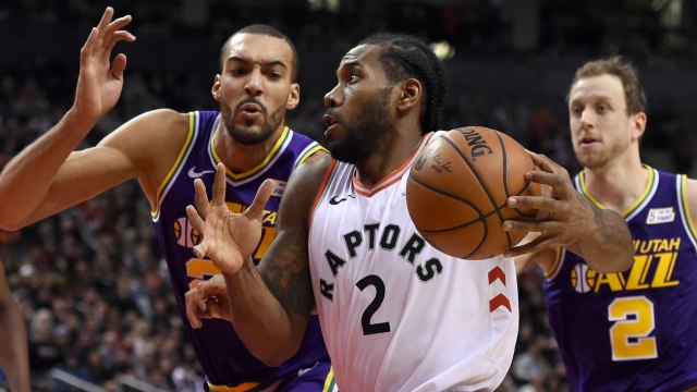 Rudy Gobert (kiri) pemain NBA yang didiagnosis terjangkit virus corona. Foto: Dan Hamilton-USA TODAY Sports via Reuters