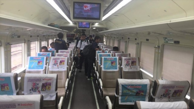 Tampilan kelas ekonomi premium KA Pangandaran (Foto: Adhi M Daryono/kumparan)