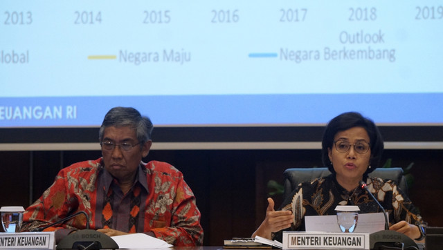 Menteri Keuangan Sri Mulyani (kanan) dan Wakil Menteri Keuangan Mardiasmo (kiri) memberikan pemaparan APBN 2018 di Gedung Kementrian Keuangan. (Foto: Fanny Kusumawardhani/kumparan)