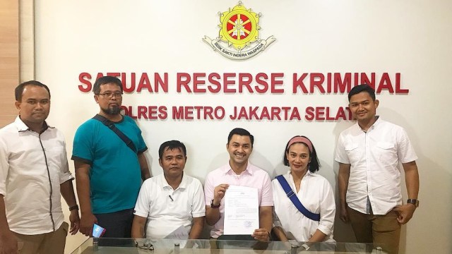 Anjasmara laporkan pelaku bully sang istri ke Polres Metro Jakarta Selatan. (Foto: Instagram/@anjasmara)