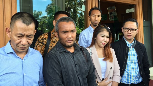 Kuasa Hukum Vicky Prasetyo dan saksi di Pengadilan Agama, Jakarta Selatan. (Foto: Giovanni/kumparan)