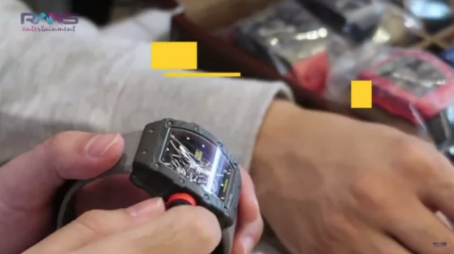 11 Jam Tangan yang Dipamerkan Raffi Ahmad Harganya Puluhan Miliar, Punya Raffi Bukan? (2)