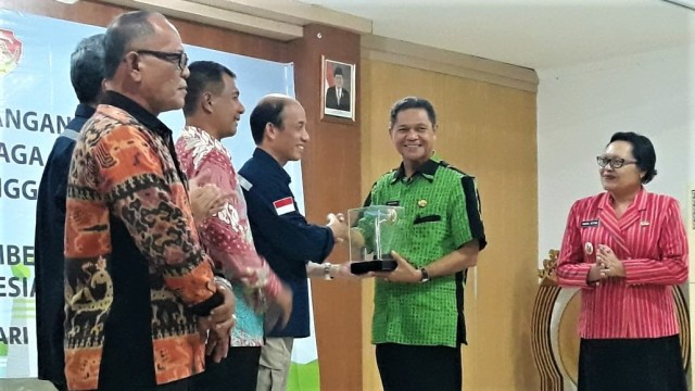 Peresmian 434 penerangan jalan umum tenaga surya di Kabupaten Manggarai Barat, NTT. (Foto: Ema Fitriyani/kumparan)