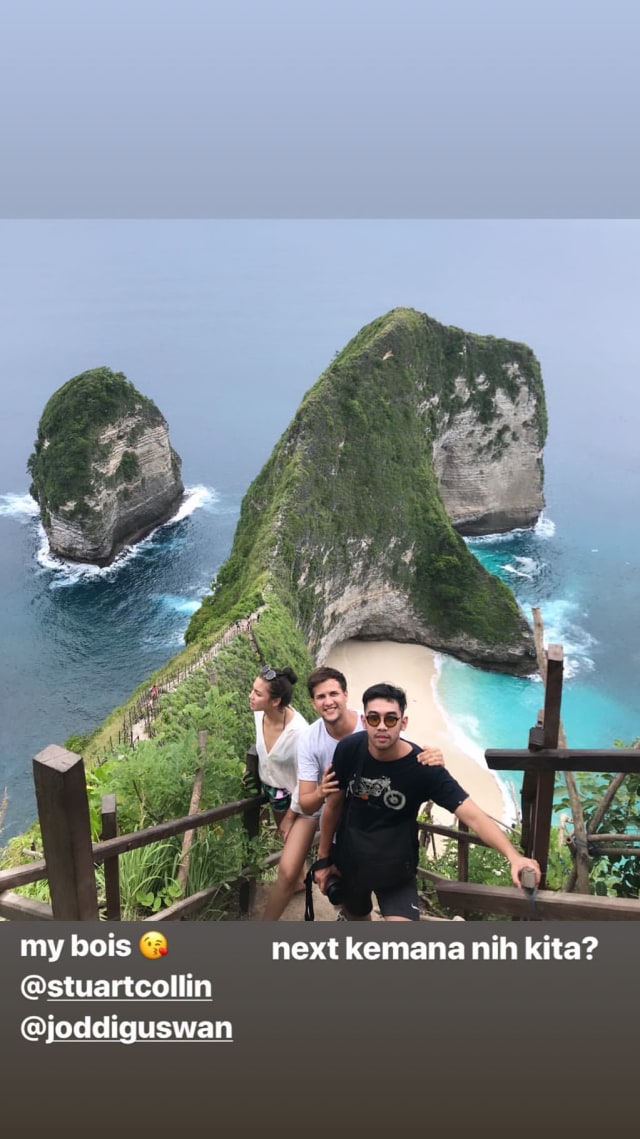 Angela Gilsha dan Stuart Collin liburan bareng. (Foto: instagram/angelagilsha)