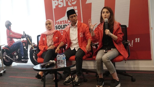 Dara Nasution (kiri), Raja Juli Antoni (tengah), Tsamara Amany (kanan). (Foto: Iqbal Firdaus/kumparan)