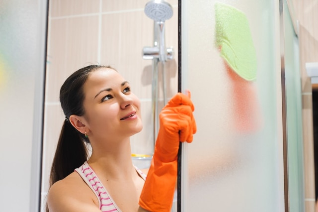 Kembali Bersih dan Kinclong, Ini 9 Cara Membersihkan Kamar Mandi (5)