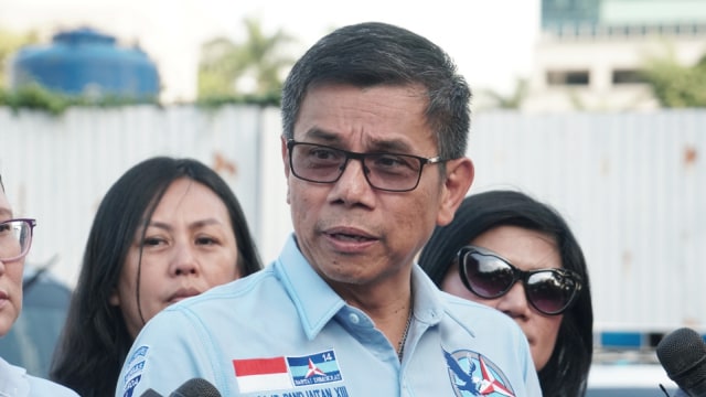 Sekjen Partai Demokrat Hinca Panjaitan di Kediaman SBY. (Foto: Iqbal Firdaus/kumparan)