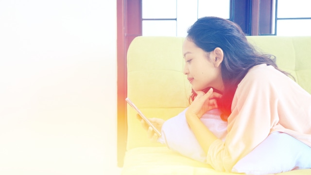 Mencari Pasangan Lewat Kencan Online Bisa Dilakukan DImana saja dan Kapan Saja. (Foto: Aditia Noviansyah/ kumparan)