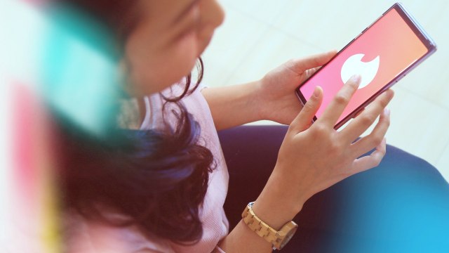Tinder Menjadi Salah Satu Aplikasi Kencan Online yang Sangat Populer. (Foto: Aditia Noviansyah/ kumparan)