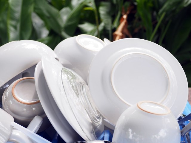 Ilustrasi piring seusai dicuci (Foto: dok.pixabay.com)