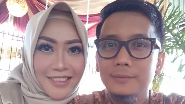 Mendiang Bani 'Seventeen' dan istri (Foto: IG @cindriwhy)