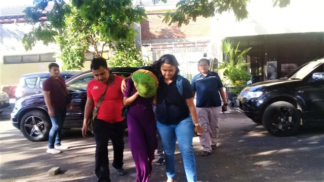 Vanessa Angel saat ditangkap Polda Jatim terkait prostitusi online, di Surabaya. (Foto: Dok. Istimewa)