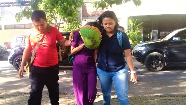 Vanessa Angel saat ditangkap Polda Jatim terkait prostitusi online. (Foto: Dok. Istimewa)