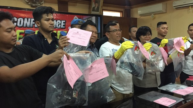 Kasat Reskrim Polres Jakpus AKBP Tahan Marpaung saat Press release pembunuhan Nurhayati di Polres Jakpus, Minggu (6/1).  (Foto: Fachrul irwinsyah/kumparan)