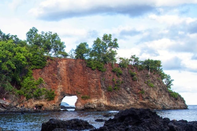 Mengintip Pintu Kota, Pesona Pantai di Selatan Ambon