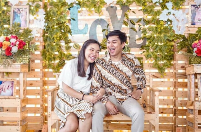 Intip 7 Momen Mesra Mumuk Gomez dengan Kekasih (2)