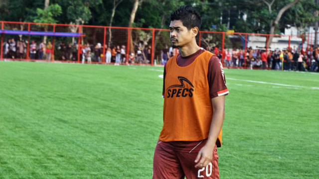 Pemain Persija, Bambang Pamungkas mengikuti latihan perdana di lapangan Aldiron, Pancoran, Jakarta, Senin (7/1). Foto: Helmi Afandi Abdullah/kumparan