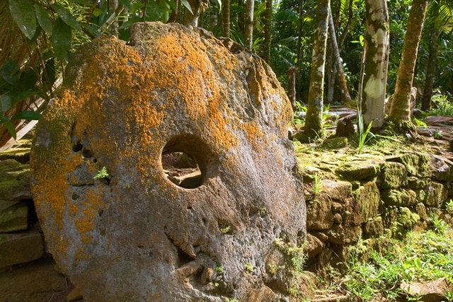Batu Rai Berukuran Besar (Foto: Flickr / Mark)