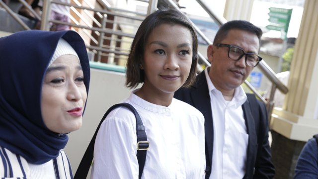 Mantan Puteri Indonesia, Melanie Putria, saat menghadiri sidang perdana di Pengadilan Agama Jakarta Barat, Jakarta, Selasa (8/01/2019). (Foto: Ronny/kumparan )