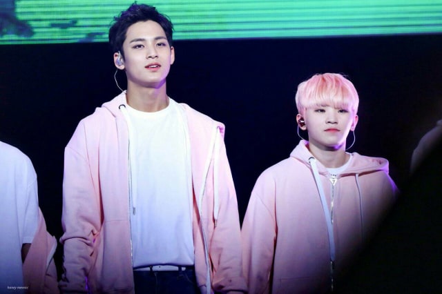 5 Potret Lucu Perbedaan Tinggi Anggota Grup K-Pop (5)