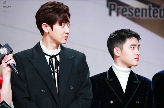 5 Potret Lucu Perbedaan Tinggi Anggota Grup K-Pop (2)
