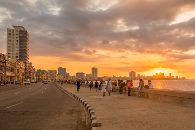 Suasana di El Malecon, Havana, Kuba. (Foto: Shutter Stock)
