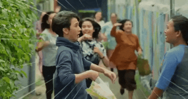 Cuplikan Adegan di Film 'Terlalu Tampan' (Foto: YouTube Visinema Pictures)