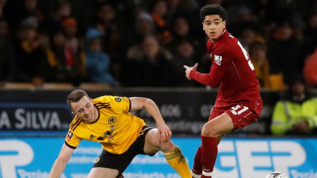 Hoever (kanan) pada laga versus Wolverhampton. (Foto: Carl Recine/Reuters)