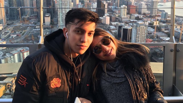 Sarah Azhari dan anaknya (Foto: Instagram/@sazarita)