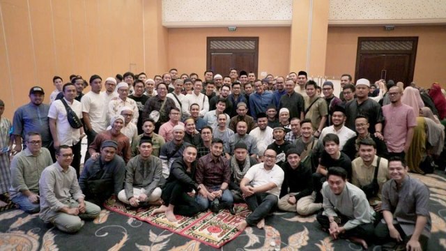 Dekatkan Diri pada Agama, 7 Potret Ifan 'Seventeen' Ikut Kajian Artis (6)