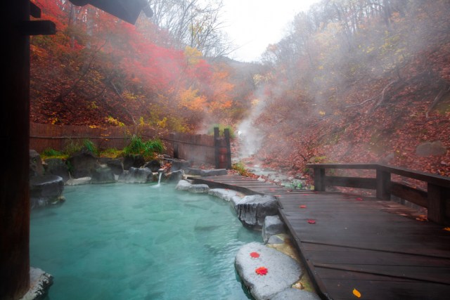 Mata Air Panas Kurokawa Onsen saat musim semi di Jepang Foto: Shutter Stock