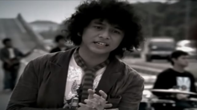 Giring di Video Klip Nidji 'Sudah' (Foto: YouTube Musica Studio's)