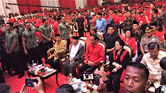 Ketum PDIP Megawati Soekarno Putri, Capres 01 Jokowi, cawapres 01 Ma'ruf Amin di Acara HUT PDIP. (Foto: Rafyq Panjaitan/kumparan)