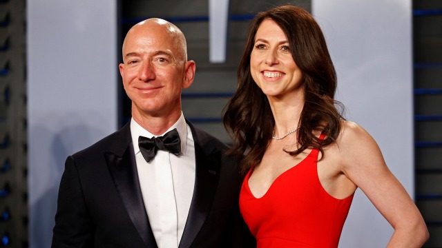 CEO Amazon, Jeff Bezos, dan MacKenzie Bezos. (Foto: Danny Moloshok/Reuters)