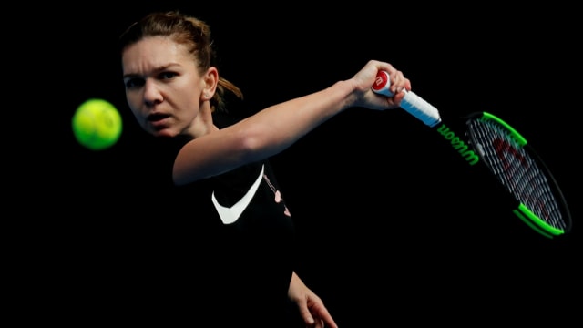Simona Halep di sesi latihan Australia Terbuka 2019. (Foto: REUTERS/Kim Kyung-Hoon)