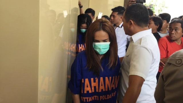 Muncikari dalam kasus prostitusi online yang melibatkan Vanessa Angel.  Foto: Phaksy Sukowati/kumparan