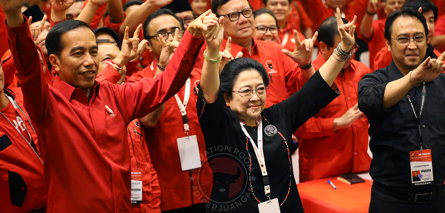 Megawati Soekarnoputri bersama Joko Widodo saat Rakernas ke-3 PDI Perjuangan. (Sumber: pdiperjuangan.id)
