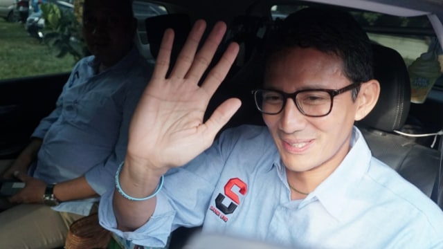 Cawapres Sandiaga Uno usai dari kediaman SBY di Mega Kuningan, Jakarta, Kamis (10/1). (Foto: Jamal Ramadhan/kumparan)