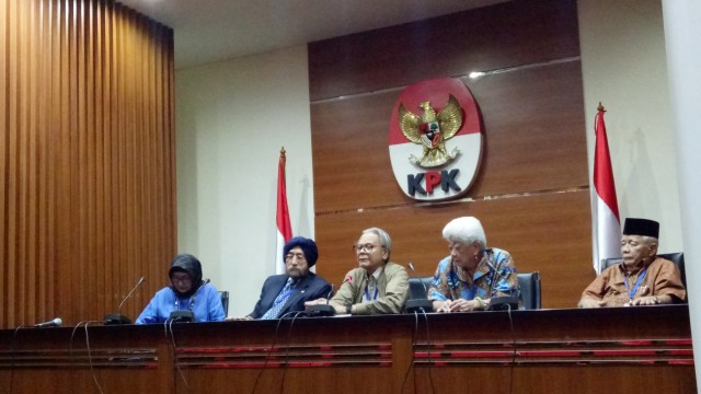 Koalisi masyarakat dukung pimpinan KPK. (Foto: Aprilandika Pratama/kumparan)