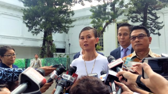Agnes Monica usai bertemu dengan Presiden Jokowi di Istana Merdeka, Jakarta. (Foto: Rian/kumparan)