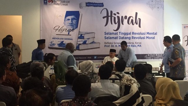 Peluncuran Buku Amien Rais, berjudul 'Hijrah: Selamat Tinggal Revolusi Mental, Selamat Datang Revolusi Moral' di DPP PAN. (Foto: Reki Febrian/kumparan)